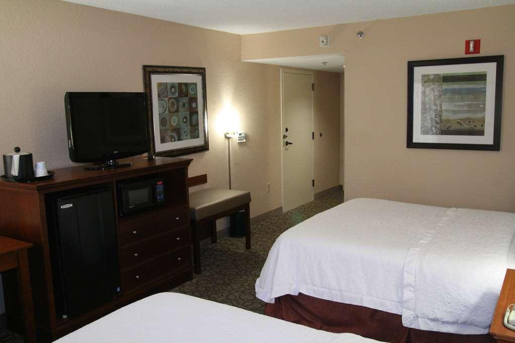 Hampton Inn Гейнсвилл Номер фото