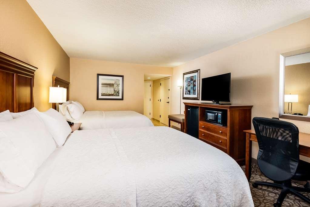 Hampton Inn Гейнсвилл Номер фото