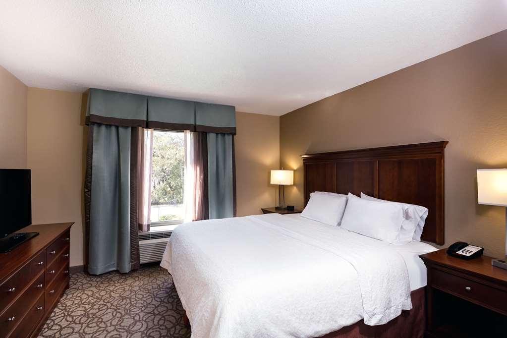 Hampton Inn Гейнсвилл Номер фото