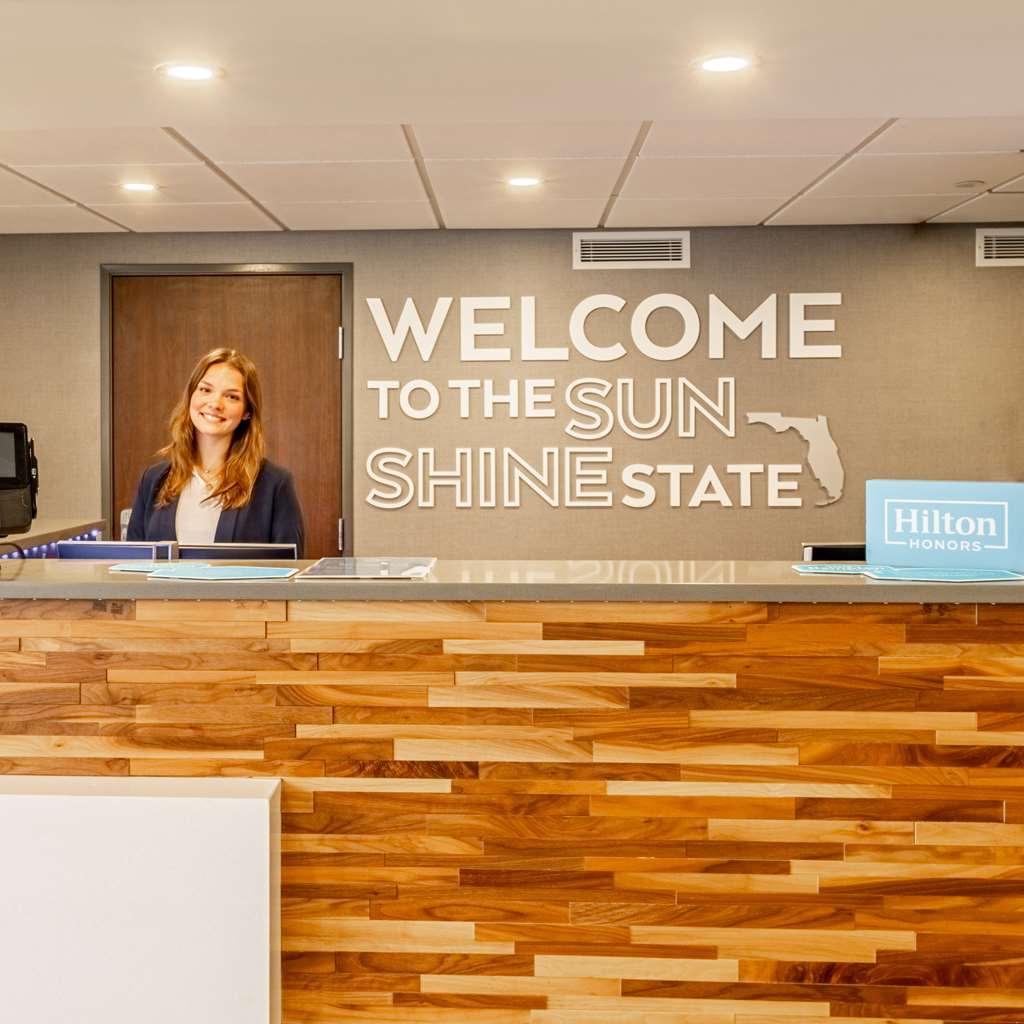 Hampton Inn Гейнсвилл Экстерьер фото