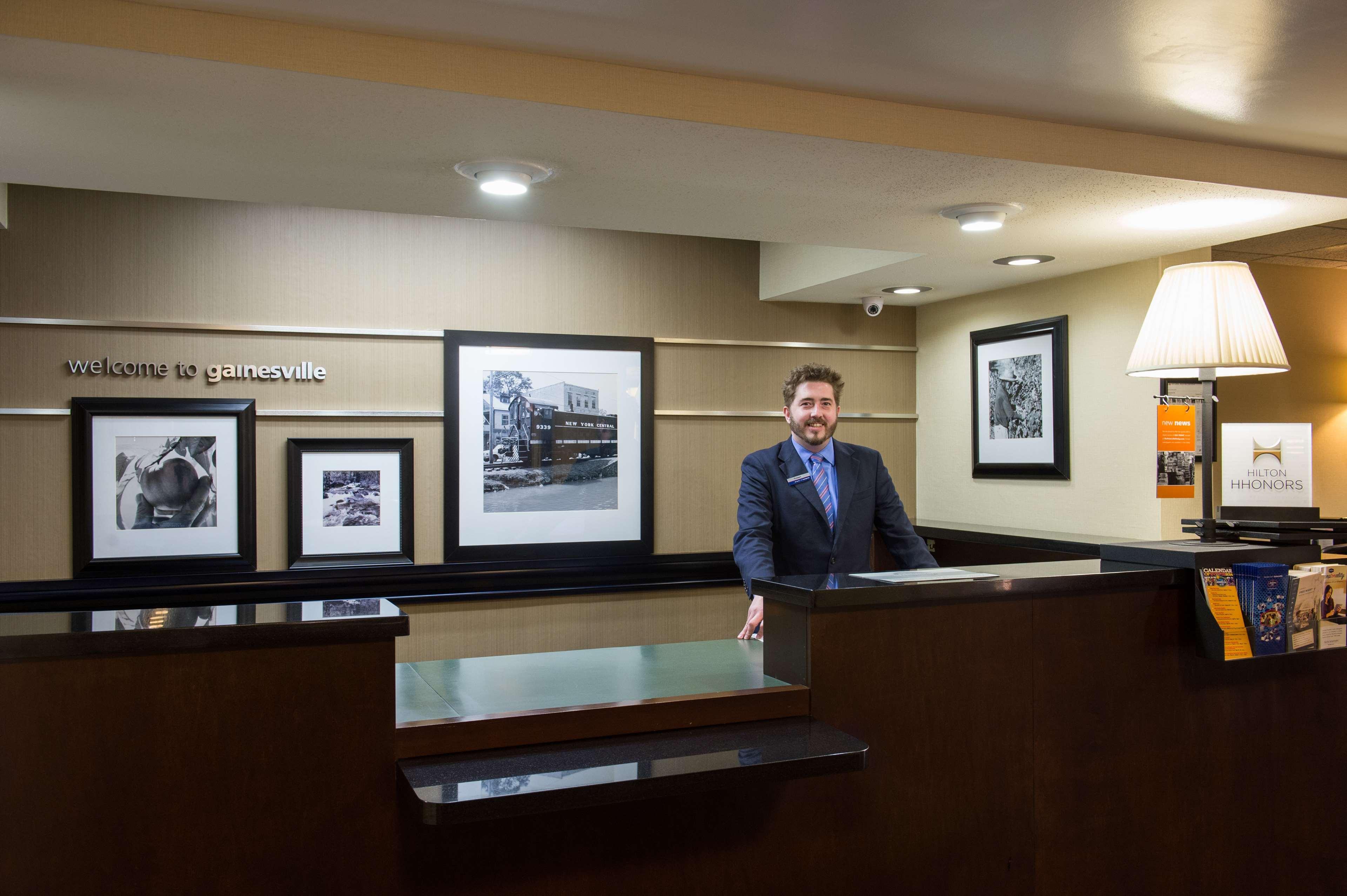 Hampton Inn Гейнсвилл Экстерьер фото