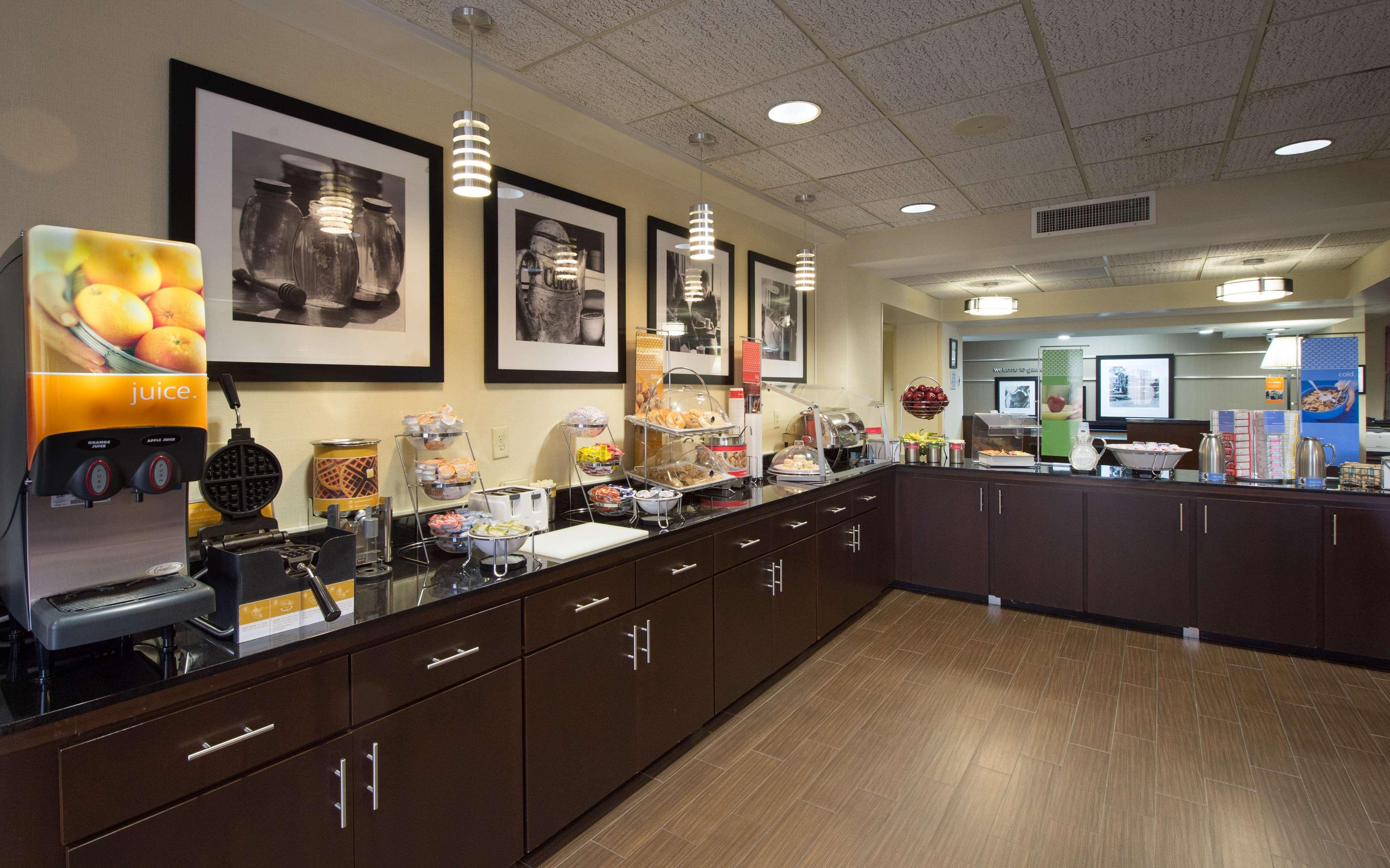 Hampton Inn Гейнсвилл Экстерьер фото