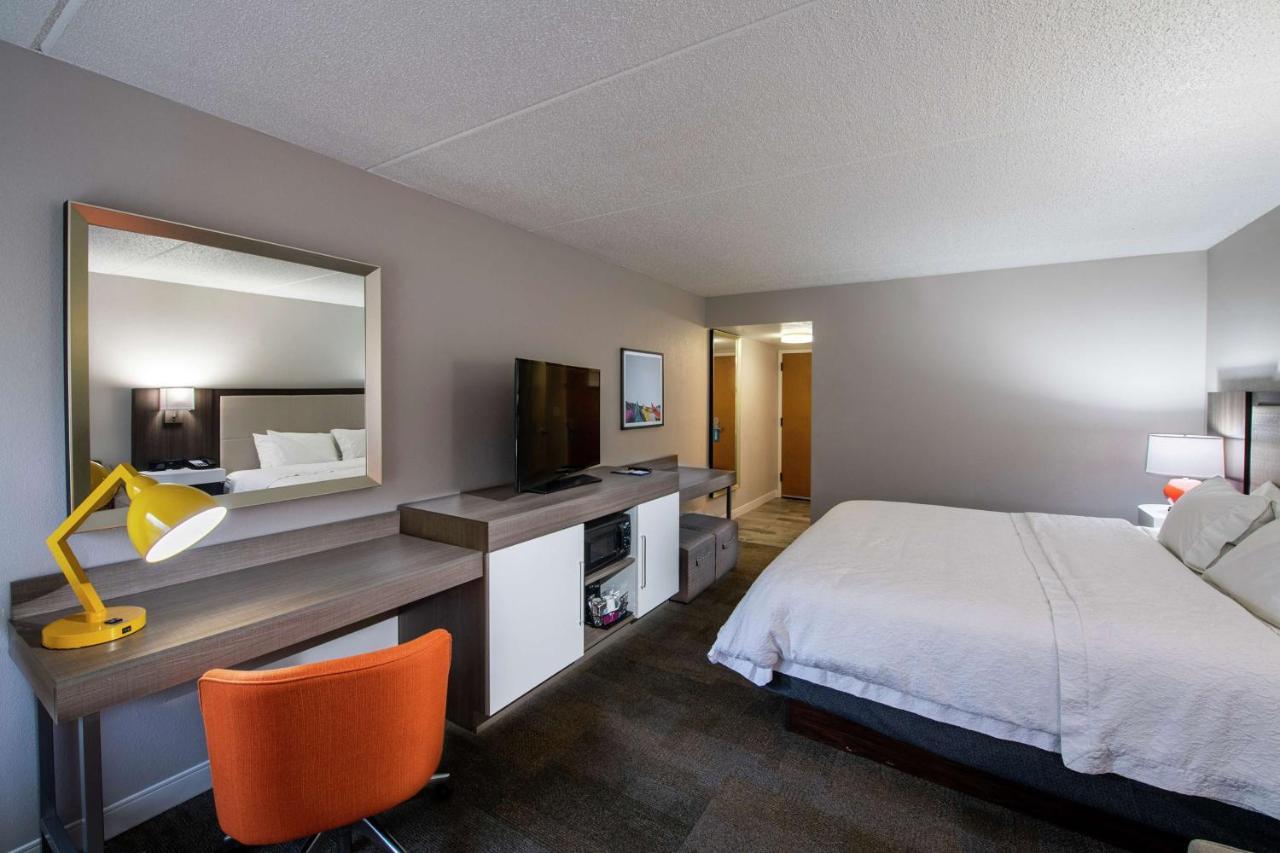 Hampton Inn Гейнсвилл Экстерьер фото